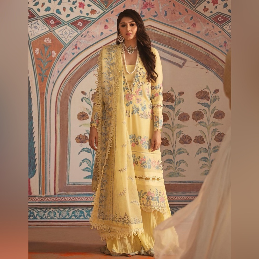 Designer Republic WomensWear Embroidered Lawn Suit Pakistani Indian- Medium